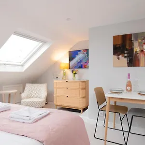 Homestay Cosy Loft Retreat, King Bed, En-suite, Kitchenette,, Brighton