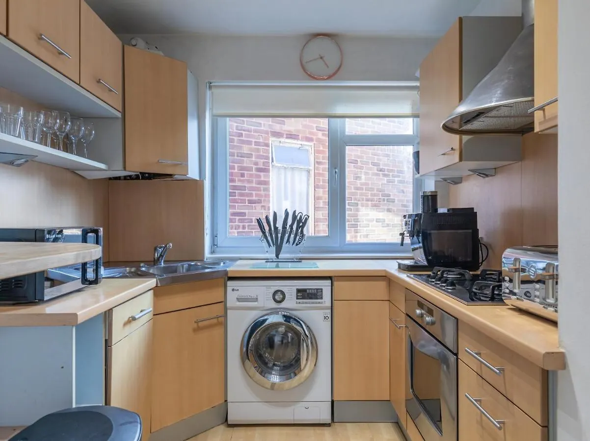 Park View - Modern - Parking Apartment Brighton United Kingdom