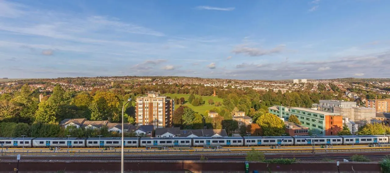 Park View - Modern - Parking Apartment Brighton