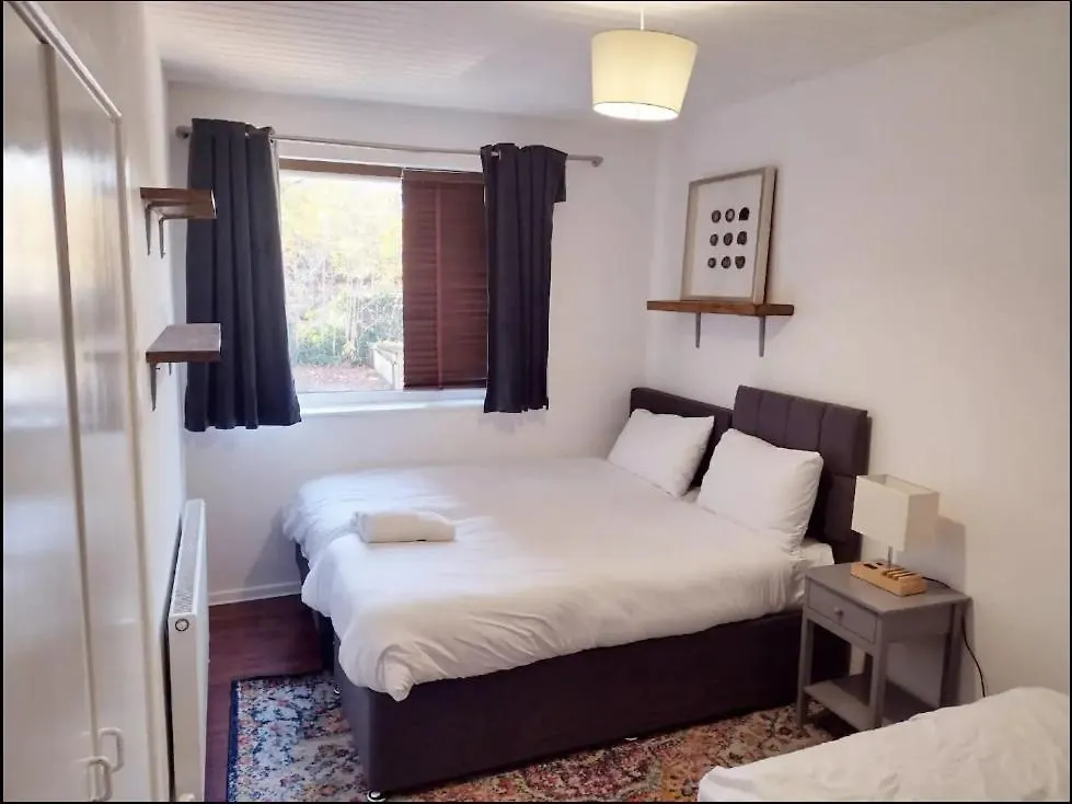 Park View - Modern - Parking Apartment Brighton